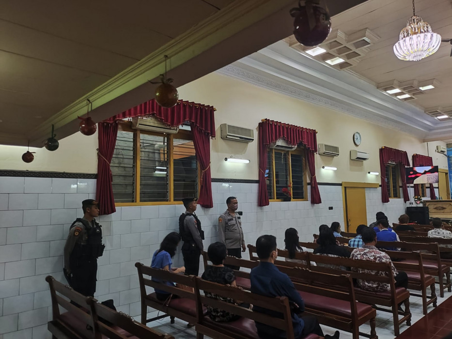 Caption : pengamanan Misa Kenaikan Isa Almasih di seluruh gereja se Kabupaten Cirebon, Kamis (18/4/2023). Foto : Ist