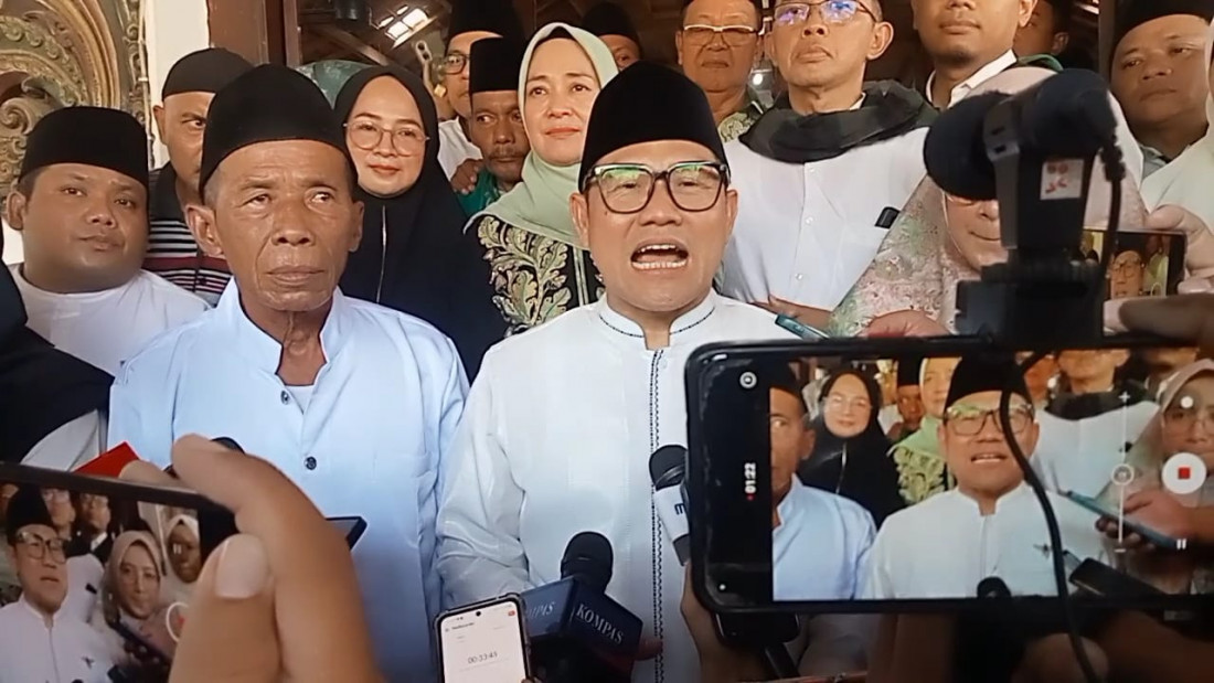 Caption : Ketum PKB, Muhaimin Iskandar (Cak Imin) saat memberikan keterangan pers kepada wartawan di Kompleks Pemakaman Sunan Gunung Jati Kabupaten Cirebon. Foto : Ist