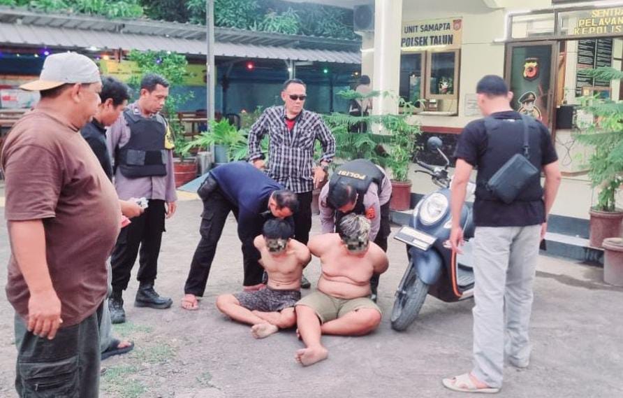 Caption: Dua pelaku pencurian atau maling sepeda motor diamankan aparat kepolisian Polsek Talun, Polresta Cirebon. Foto: Ist