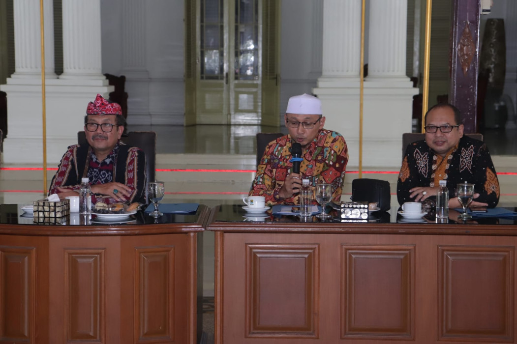 Caption: Dialog kajian pemekaran Cirebon Timur di Pendopo Bupati Cirebon. Foto: Ist