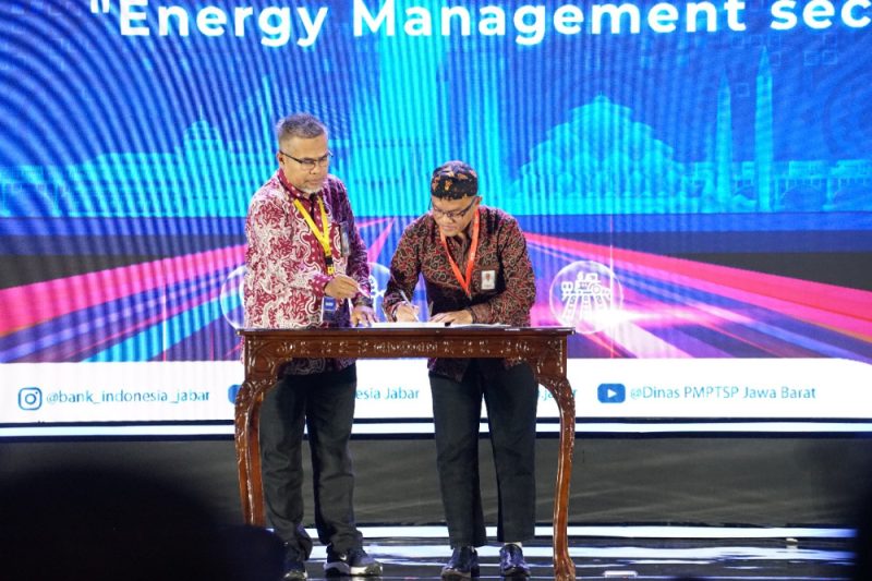 Penandatanganan Memorandum of Understanding (MoU) dilakukan dalam acara West Java Investment Summit (WJIS) 2024 di Trans Convention Centre Bandung pada Kamis (19/9). Foto: Istimewa